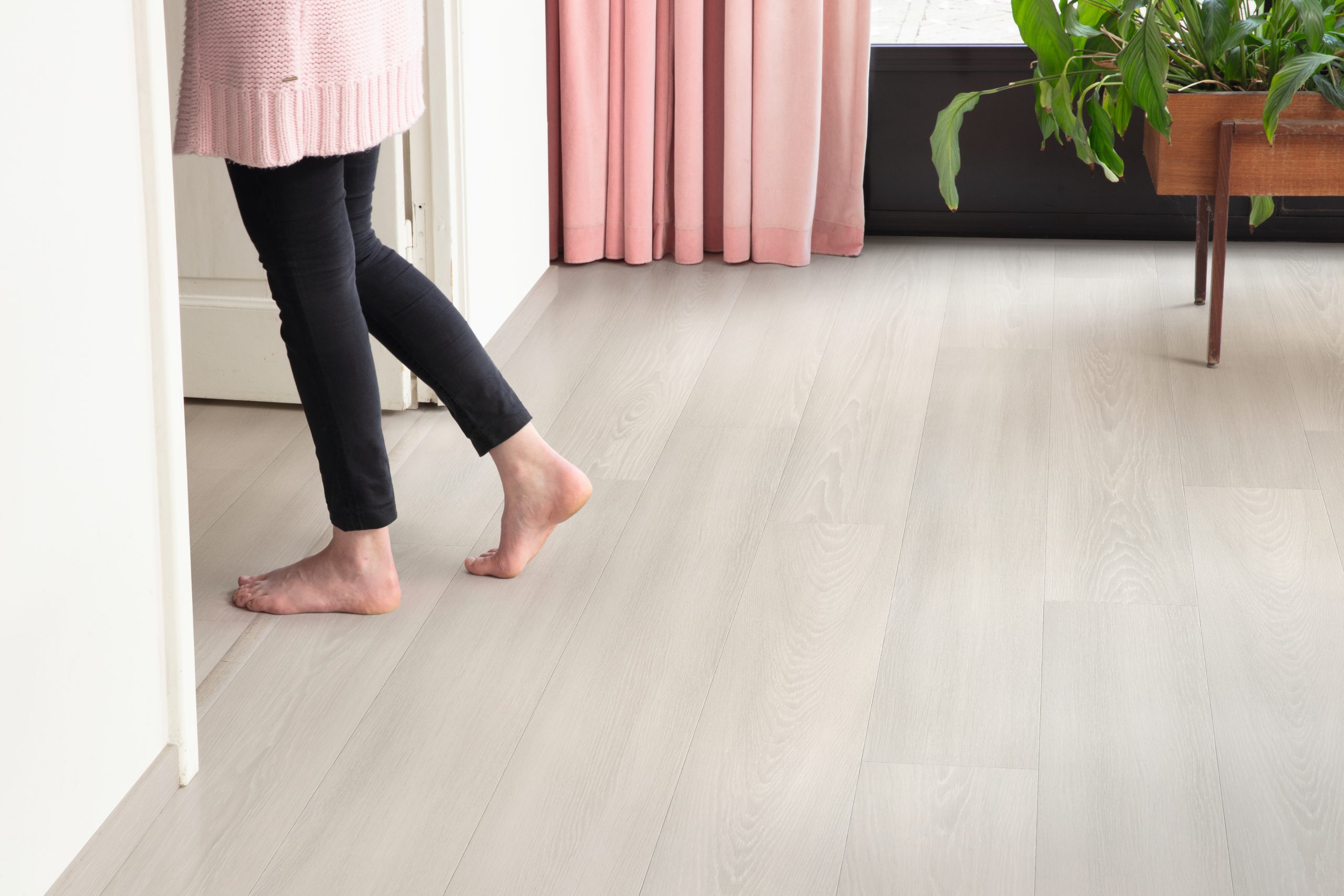 Quick-Step lamināts Signature White premium oak SIG4757 32. klase