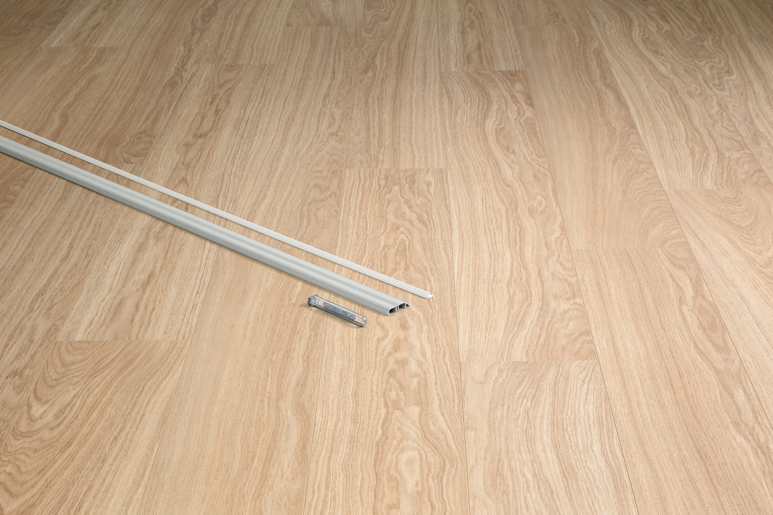 Quick-Step Incizo metāla profils, sudraba QSINCPRSILVME93